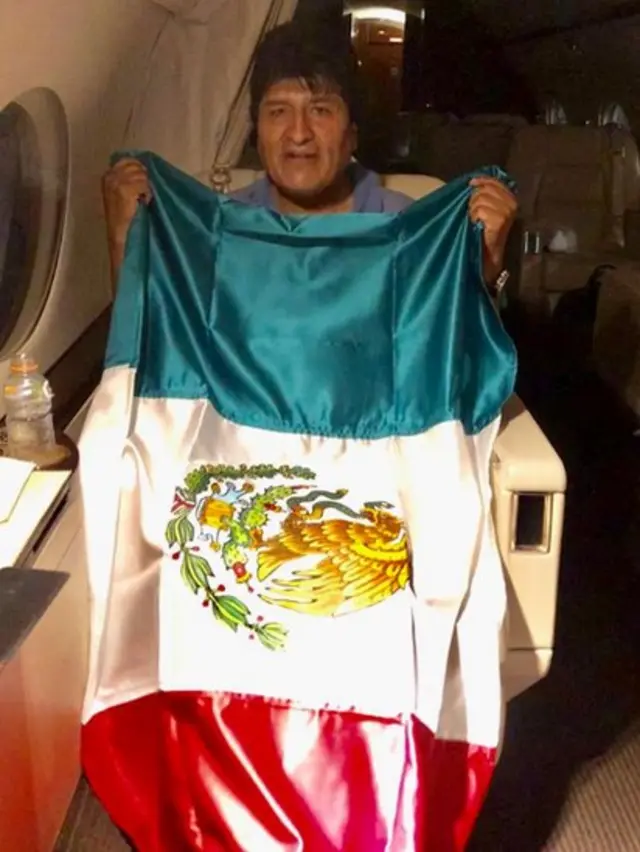 Evo Morales en el vuelo rumbo a México