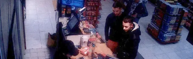 Abrini ve Abdeslam benzincide