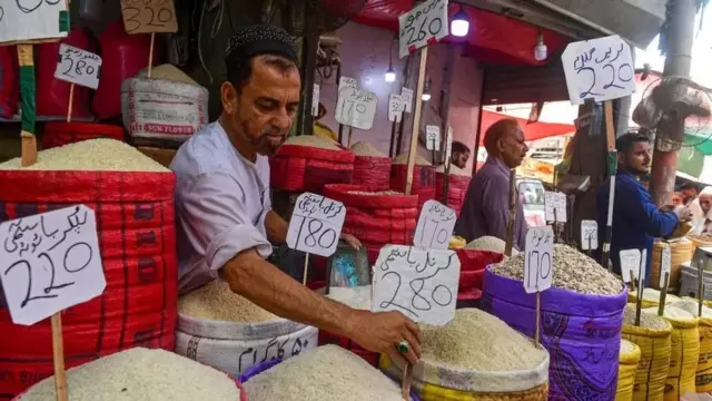 IMF'den Pakistan'a 3 milyar dolarlık kurtarma paketi