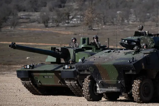 Dos tanques franceses en un campo de entrenamiento. 