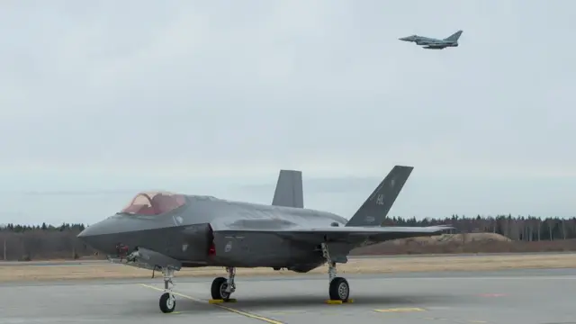 Многоцелевой истребитель F35 на базе в Эстонии