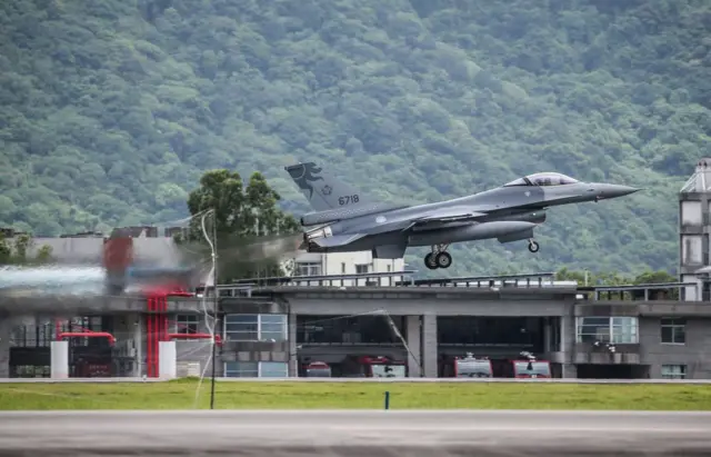 Máy bay chiến đấu F-16 cất cánh ở Đài Loan vào tháng 7/2024