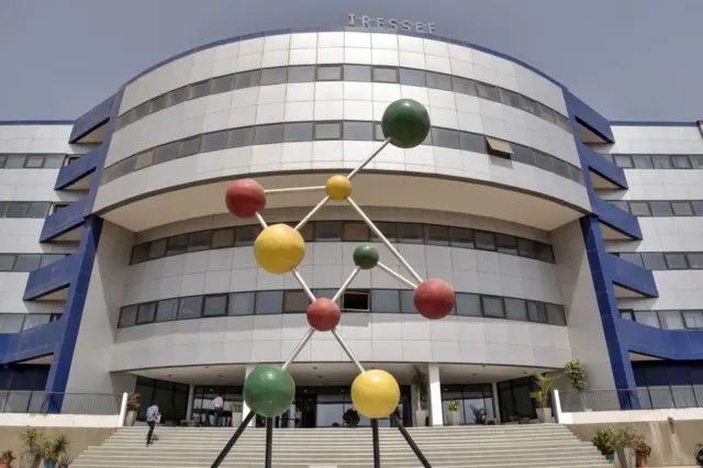 Une vue de l'Institut de recherche en santé, de surveillance épidémiologique et de formation (IRESSEF) à Dakar fondé par le Pr Souleymane Mboup qui a découvert le Vih II. 