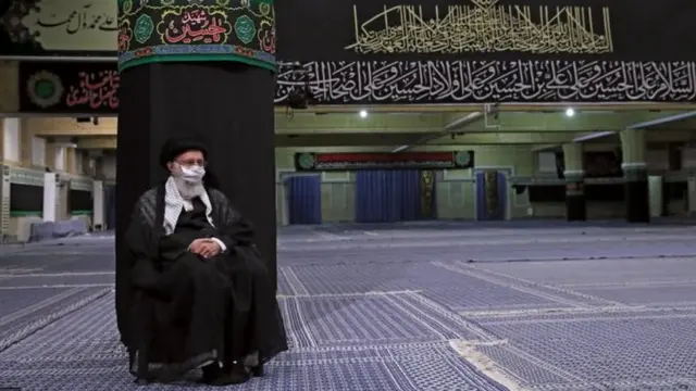 مراسم عزاداری دهه اول محرم امسال در مقر آیت الله خامنه ای در یک سالن خالی از جمعیت برگزار شد