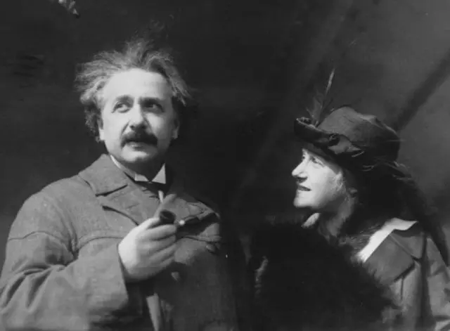 Альберт Эйнштейн