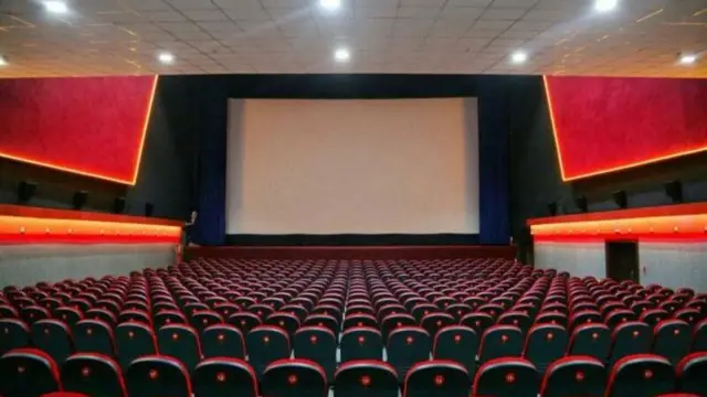 سالن خالی یک سینما