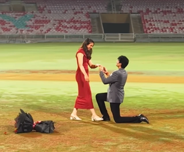 पलाश मुच्छलने स्मृतीला मैदानात प्रपोज केलेलं होतं.