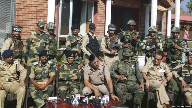 जम्मू कश्मीर के आईजी की प्रेस कॉन्फ्रेंस