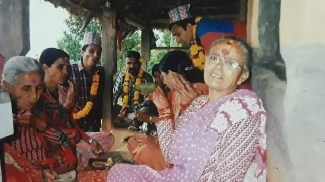 आफ्ना बुवाको अन्तिम तिहार भन्दै शिक्षक मुक्तिनाथ अधिकारीका छोरा सुमन अधिकारीले समाजिक सञ्जाल ट्विटरमा राखेको फोटो।