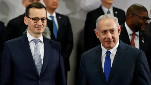 премьер-министры Польши и Израиля Матеуш Моравецкий (слева) и Биньямин Нетаньяху (справа)