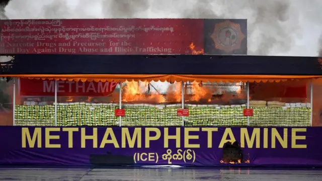 ၂၀၂၃ ခုနှစ်က စစ်ကောင်စီရဲ့ မူးယစ်ဆေးဝါး တိုက်ဖျက်ရေးအခမ်းအနားမှာတွေ့ရတဲ့ အိုက်စ်(မက်သ်အဖက်တမင်း) မူးယစ်ဆေးဝါးများ