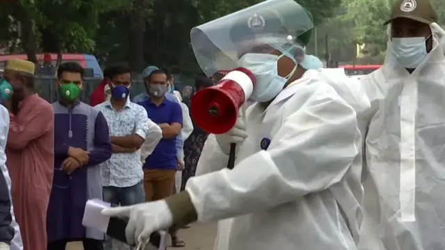 ভাইরাসের ব্যাপক সামাজিক সংক্রমণের কারণে এখন ঢাকার বাইরে‌ও প্রত্যন্ত এলাকায় প্রচুর রোগী শনাক্ত হচ্ছে