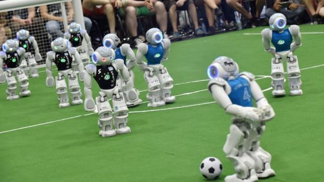 Robots jouant au football