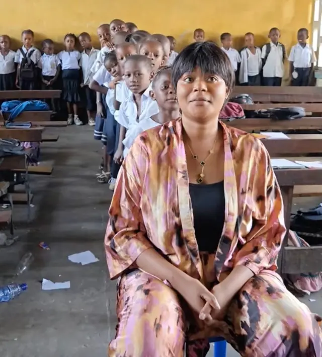 Élombe yafatwaga nk'umwalimu w'intangarugero mu gukunda no gukora akazi ke neza