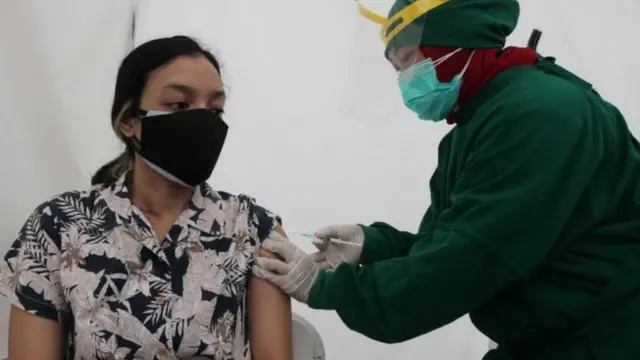 कोरोना लस