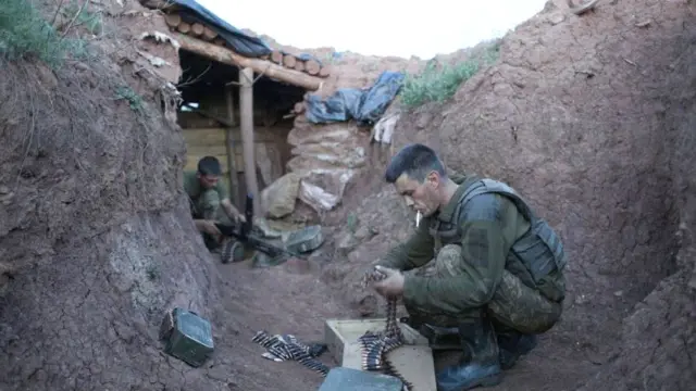 Бійці в окопі