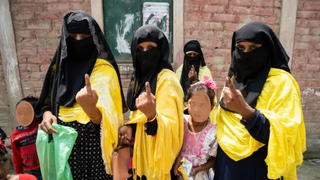 আসামে ভোট দেওয়ার লাইনে কয়েকজন মুসলমান নারী