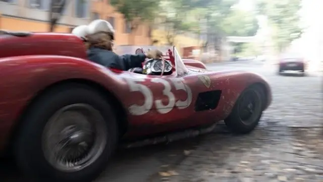 ۹ دستگاه ماشین برای فیلمبرداری بعضی صحنهها ساخته شد