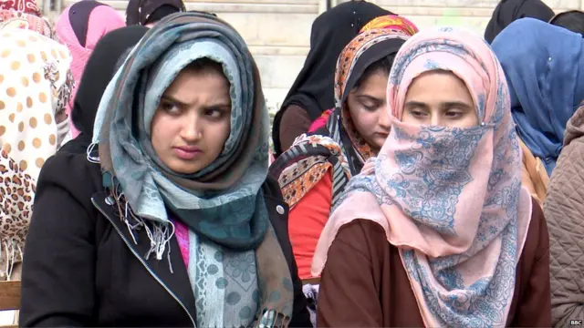 ਐਬਟਾਬਾਦ, ਔਰਤਾਂ ਦੇ ਮੁੱਦੇ