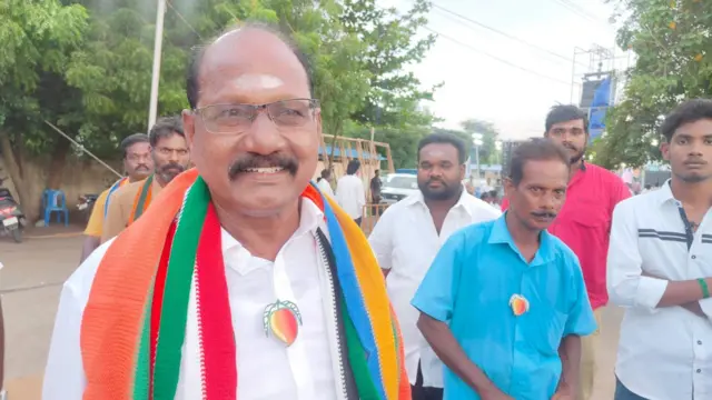 விக்கிரவாண்டி இடைத்தேர்தல்: 3 கட்சிகளின் அனல் பறக்கும் பிரசாரம், தேவைகளை பட்டியலிடும் தொகுதி மக்கள்