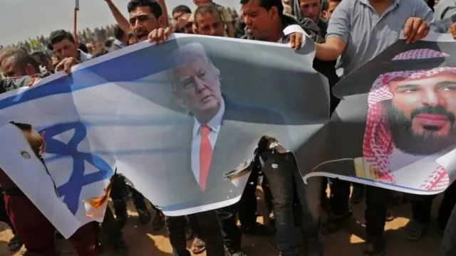 দুটি উপসাগরীয় দেশের সাথে ইসরায়েলের শান্তি প্রতিষ্ঠার পর ফিলিস্তিনিরা হতাশ এবং ক্ষুব্ধ