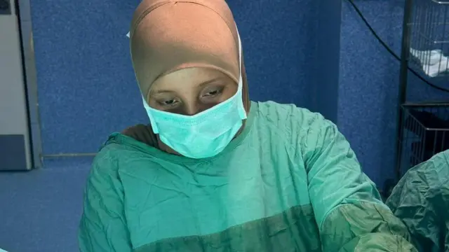 Dr Samiira oo fulineysa qalliinka gudniinka