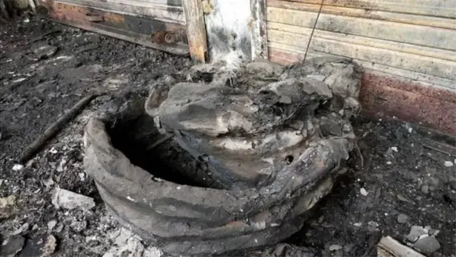 दिल्ली दंगे के दौरान जलाई गई दुकानें