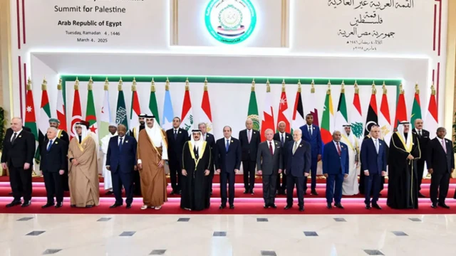 Walgahii ariifachiisaa hoggantoota Arabaa dhimma FIlisxeem irratti mari'achuuf, kaayirootti taa'ame booda suuraa waliini fudhatame.
