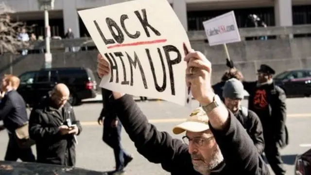 د مایکل فلېن د بندي کولو غوښتنې هم شوې