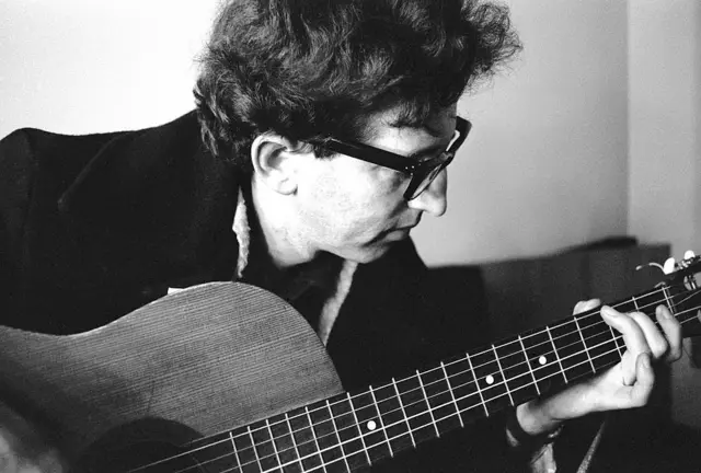 Поэт и певец Леон Россельсон. 1968 г.