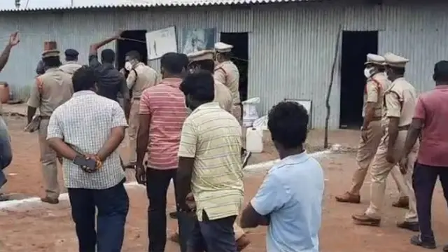 ఘటనా స్థలంలో పోలీసులు