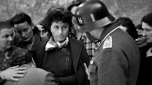 Анна Маньяні в ролі Піни — символ сили та людяності у фільмі Росселліні "Рим — відкрите місто"