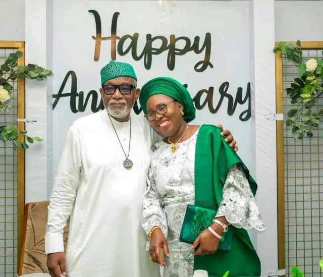 Akeredolu ati iyawo rẹ Betty lasiko ajọyọ igbeyawo wọn.