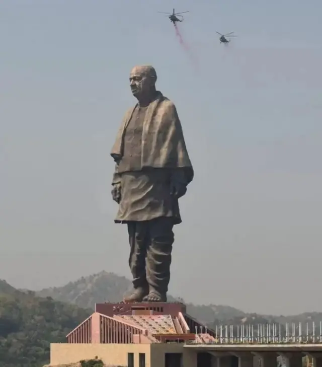 குஜராத் மாநிலம் கேவடியாவில் நிறுவப்ப்ட்டுள்ள சர்தார் வல்லபாய் படேலின் பிரம்மாண்ட சிலை