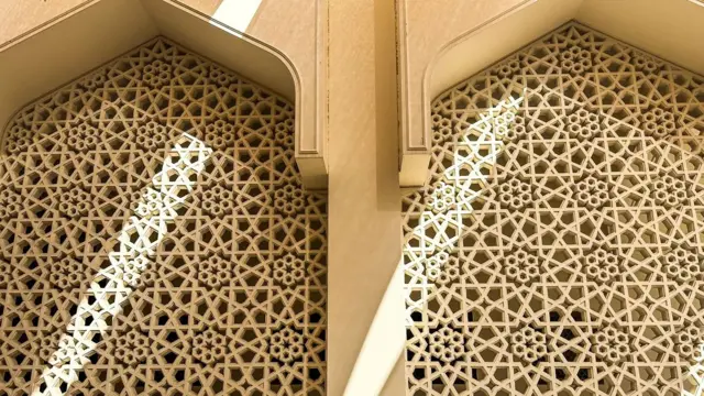 مشربیہ یعنی ہوادار جالیاں اندر ہوا کے بہاو اور ٹھنڈک کو کنٹرول کرنے کے لیے ہوا کرتی ہیں