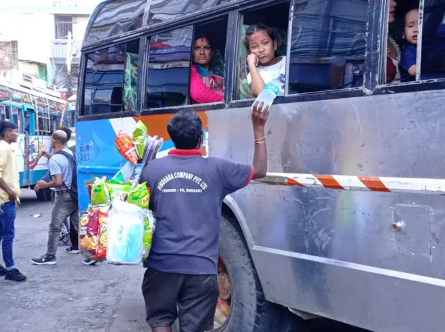 दशैँमा भिडभाड गाडी