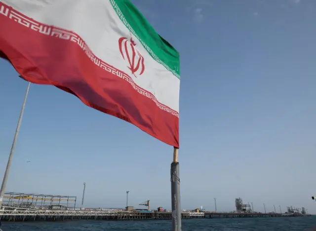 طهران تعتبر أبو موسى وطنب الكبرى وطنب الصغرى جزراً إيرانية، وترفض التفاوض على السيادة عليها.