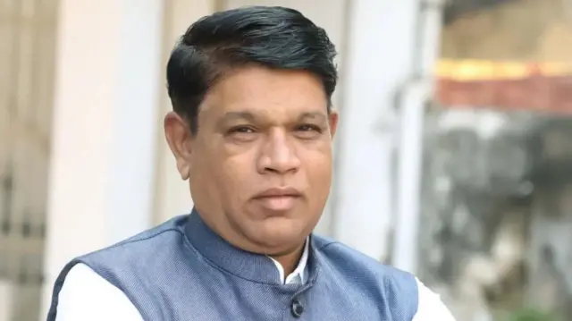 ગાંધીનગર, જૂના પહાડિયા ગામ, આખું ગામ વેચાઈ ગયું