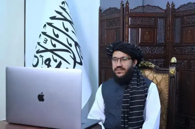 په اسلام اباد کې د طالبانو سفیر سردار احمد شکېب وايي، ټي ټي پي وسله والو په افغانستان کې د طالبانو له واکمنۍ مخکې هم په پاکستان کې بریدونه کول او په وینا یې ډېری کسان یې په پاکستان کې دي.