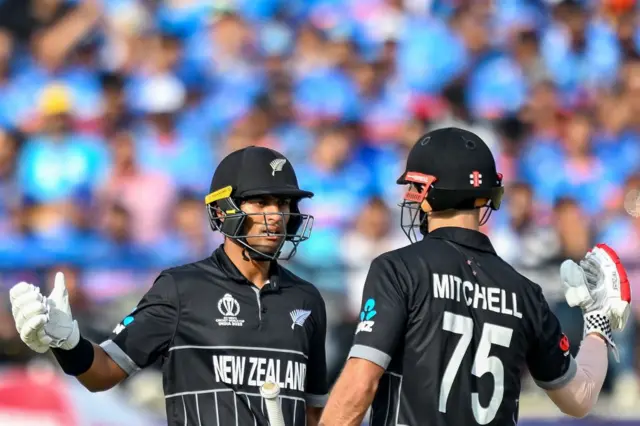 रचिन रवींद्र और डेरिल मिशेल 