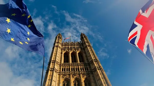 ওয়েস্টমিনস্টারে উড়ছে ইইউ পতাকা। তবে এটি কতদিন উড়বে তা নিয়ে সন্দেহ এখনও রয়েছে।