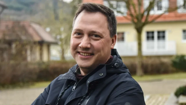 ہانڈرک جنوب مغربی جرمنی میں فریبرگ چیمبر آف سکلڈ کرافٹس میں کام کرتے تھے