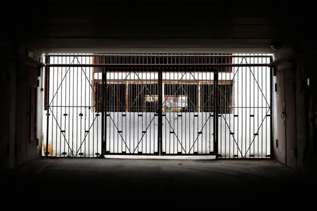 حراستی مرکز ، علامتی تصویر