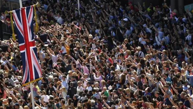 Свадьба принца Гарри и Меган Маркл - толпа