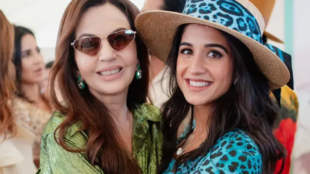 नीता अंबानी और राधिका मर्चेंट