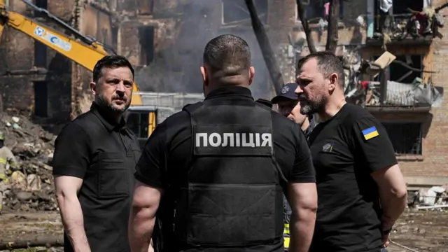 Президент Украины Владимир Зеленский на месте ударов
