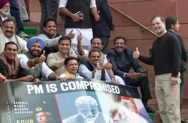 ਕਾਂਗਰਸੀ ਐਮਪੀ ਪ੍ਰਦਰਸ਼ਨ ਕਰਦੇ ਹੋਏ 