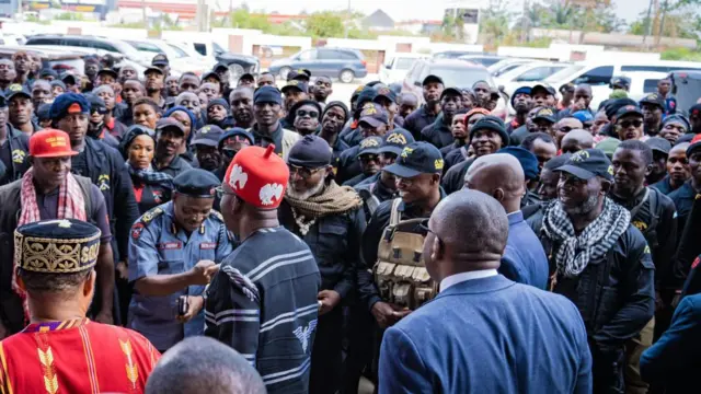 E bunyere otu ọtụtụ ụgbọala na ngwaọrụ ndị ọzo.
