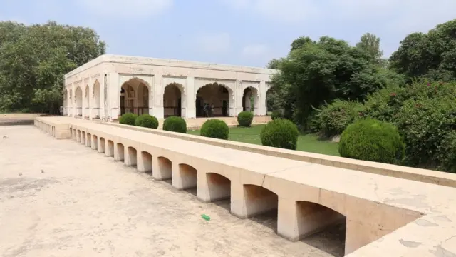 شہزادہ کامران کی بارہ دری