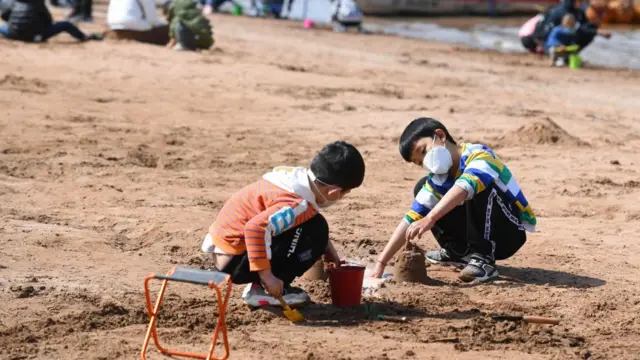 북반구 지역에서는 기온이 올라가면 바이러스가 종식될 것이라는 희망이 있다